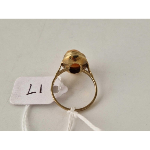 17 - Gold cameo set ring, 8ct marked 333