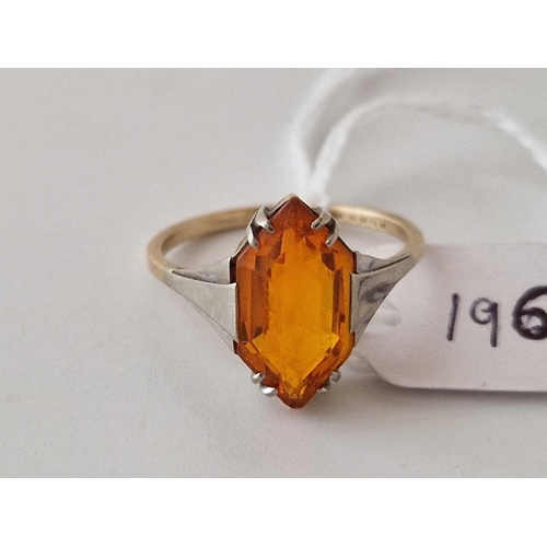 196 - An orange stone dress ring, 9ct, size O, 2.5 g