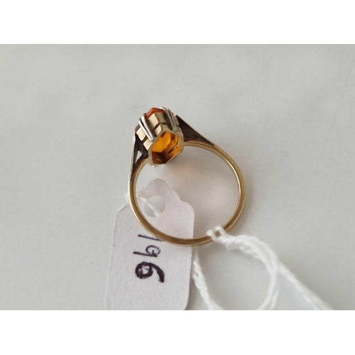 196 - An orange stone dress ring, 9ct, size O, 2.5 g