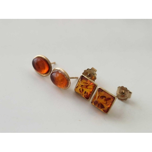 199 - Two pairs of amber ear studs, 9ct, 1.4 g