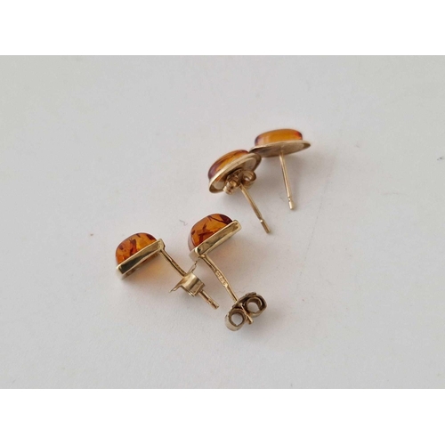 199 - Two pairs of amber ear studs, 9ct, 1.4 g