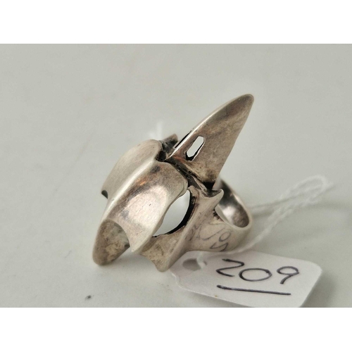 209 - A solid silver eagle head ring probably gothic bikers ring size N