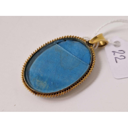 22 - A PIETRA DURA GOLD MOUNTED PENDANT