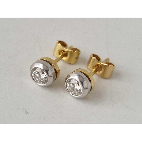 223 - A PAIR OF DIAMOND STUD EARRINGS, 18ct