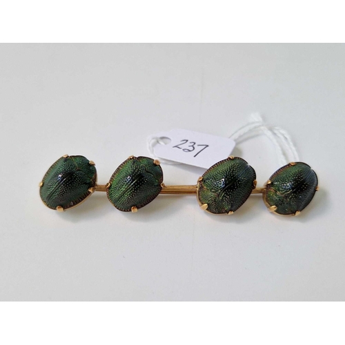 237 - AN ANTIQUE BROOCH SET WITH SCARABS, 15ct, 6 g