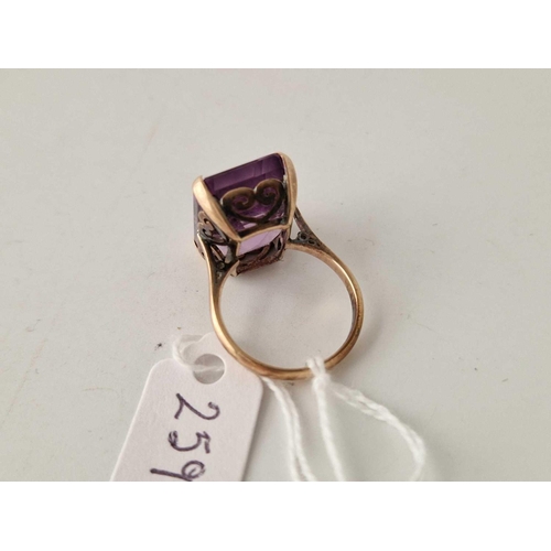 259 - An Art Deco large amethyst set ring, 14ct, size M, 7 g