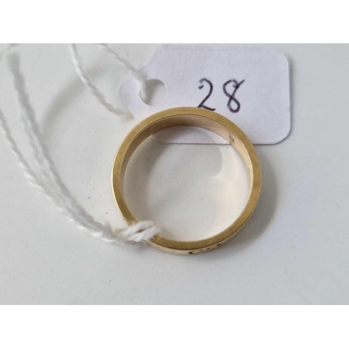 28 - A GUCCI WEDDING BAND, 18ct, size M, 4 g