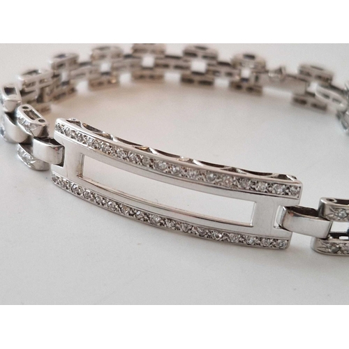 289 - A GOOD FANCY WHITE GOLD SAPPHIRE AND DIAMONDS GOLD BRACELET, 18ct, 7 inch, 22.5 g