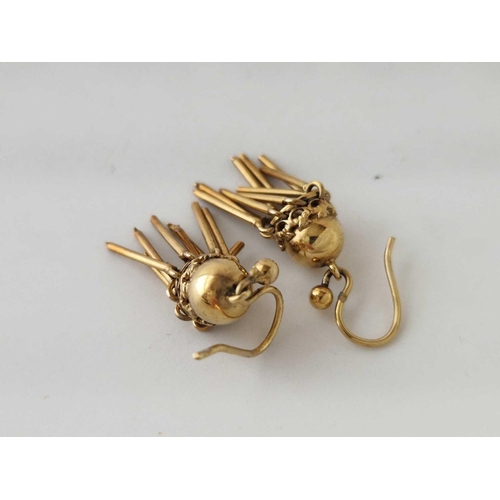 290 - A pair of gold tassel earrings, 4 g