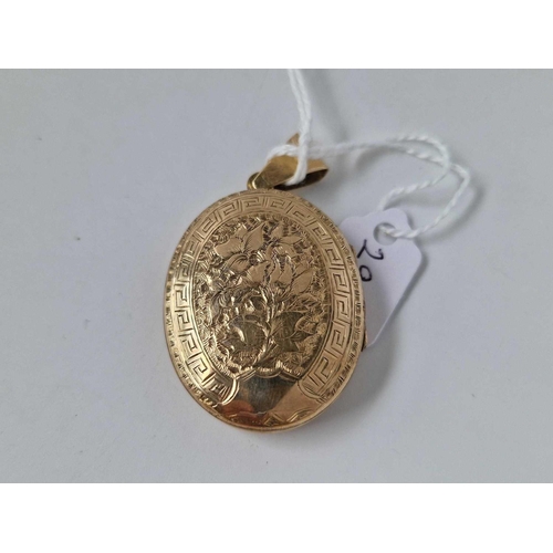 299 - A Victorian large gold back and front locket pendant, 13.6 g