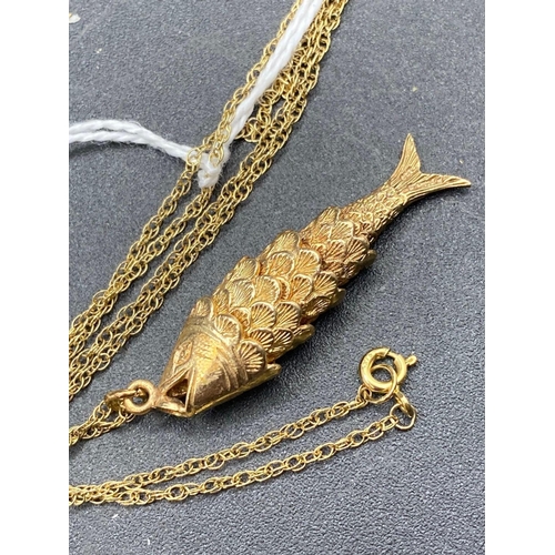 306 - A articulated fish pendant on chain all 9ct 24 inch 8.5 g