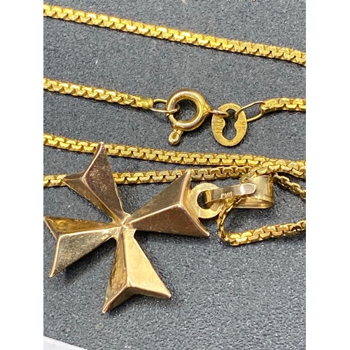 307 - A Maltese cross pendant on chain 9ct 17 inch 3.5 g