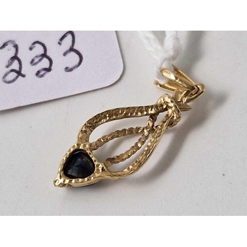 333 - A heart sapphire pendant, 9ct