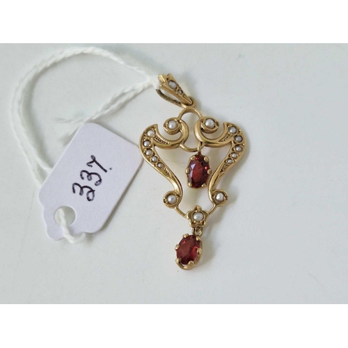 337 - A garnet and pearl pendant, 9ct, 2.8 g