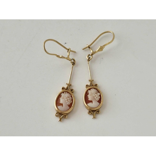 346 - A pair of cameo earrings, 9ct, 2.5 g