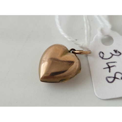 348 - A small gold heart shaped pendant locket, 2 g