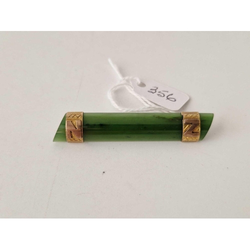 356 - A New Zealand gold and nephrite jade brooch