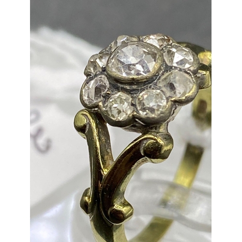 366 - A ANTIQUE DIAMOND DAISY HEAD RING 18CT GOLD SIZE M 4 g