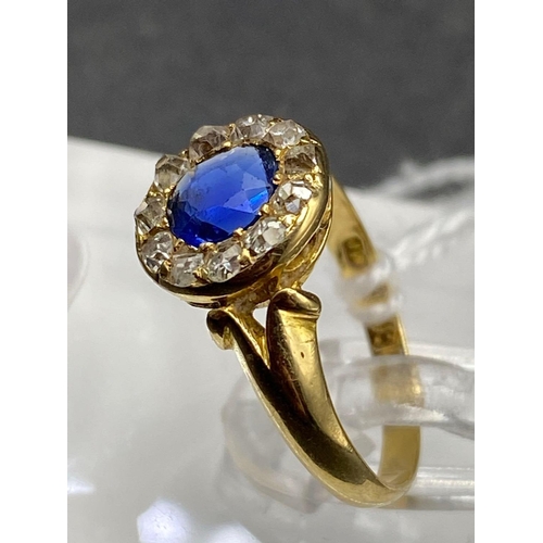 370 - A FINE CEYLON SAPPHIRE AND DIAMOND CLUSTER RING 18CT GOLD SIZE L 2.3 g