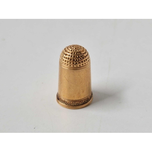 395 - An antique gold thimble, 14ct, 4.7 g