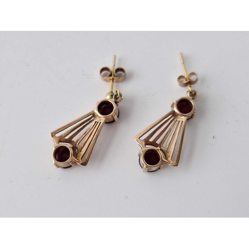 403 - A pair of art deco style 9ct garnet earrings 3.2g