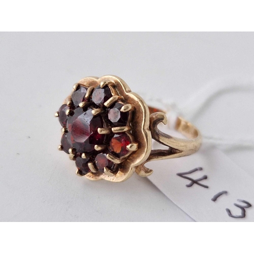 413 - Antique 9ct gold garnet cluster ring, 4.9g, size L