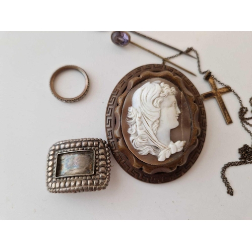 423 - A bag containing antique silver buckle, cameo, stick pins etc