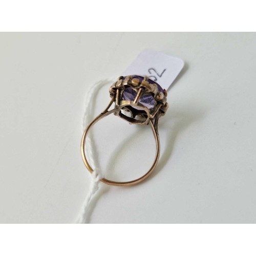 432 - A colour changing stone ring, 9ct, size L, 4.3 g.