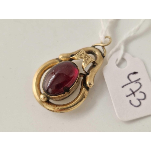 473 - A antique cabochon garnet and gold pendant 3.8 g