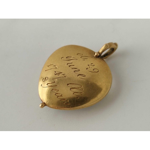 480 - A antique gold heart shaped memorial locket  pendant dated 1747