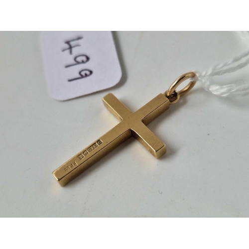 499 - A 9ct cross pendant, 2.7 g