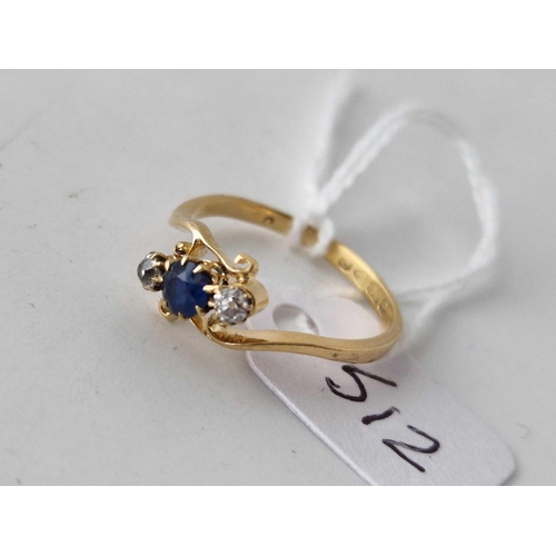 512 - Antique Edwardian 3 stone sapphire and diamond crossover ring, hallmarked Chester 1903, size O, 2.5g