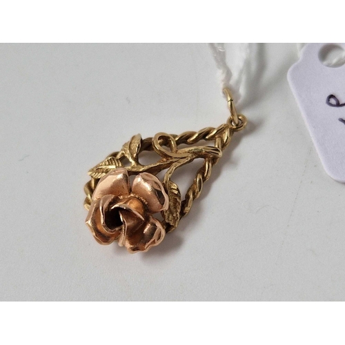 521 - A rose pendant, 9ct, 2.7 g