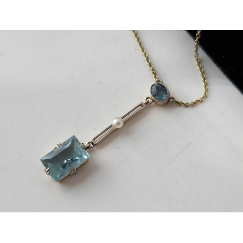 55 - AN EDWARDIAN AND PLATINUM AQUAMARINE AND PEARL PENDANT, 15ct