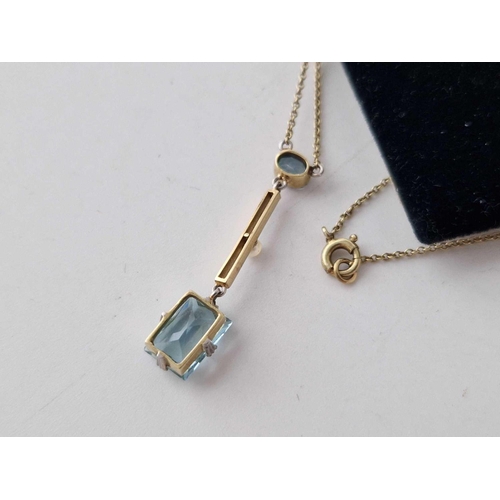 55 - AN EDWARDIAN AND PLATINUM AQUAMARINE AND PEARL PENDANT, 15ct