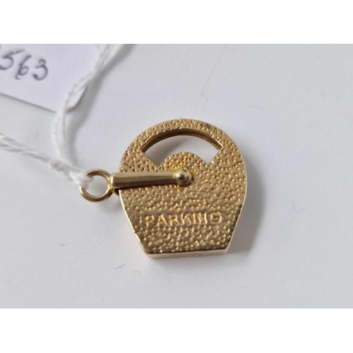 563 - An unusual articulated parking meter charm, 9ct, 4.7 g