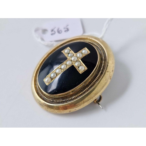 565 - A VICTORIAN ONYX AND PEARL LOCKET BROOCH WITH CROSS, 15ct, 10.8 g