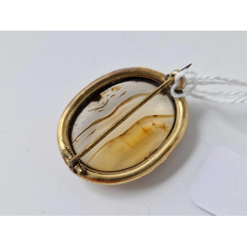 566 - An antique moss agate brooch in gold mount