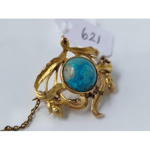 621 - A stylish Art Nouveau turquoise set brooch, 14ct, 5.7 g