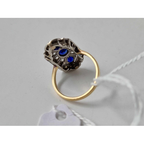 624 - A DECO SAPPHIRE AND DIAMOND PANEL RING, 18ct, size R