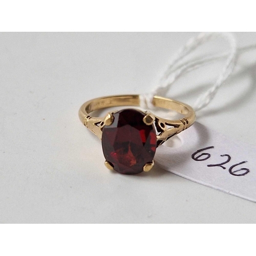 626 - A garnet dress ring, 9ct, size J, 2.3 g