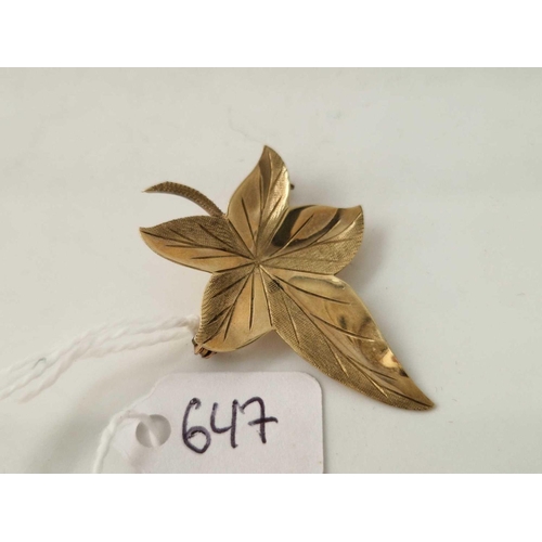 647 - A leaf brooch 9ct 2.9 g