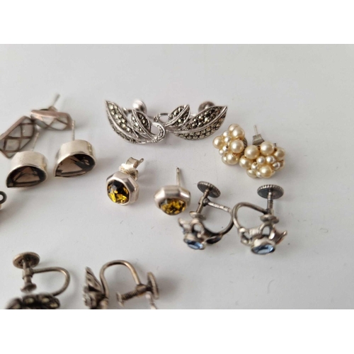 666 - x15 pairs of silver ear studs and earrings