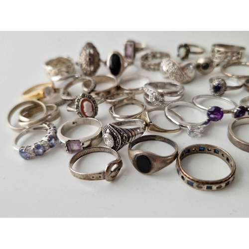 668 - x35 assorted silver rings, 117 g