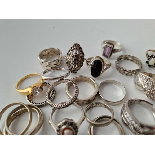 668 - x35 assorted silver rings, 117 g