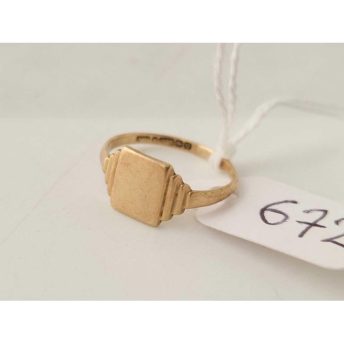 672 - A signet ring 9ct size L 1.4 g