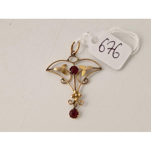 676 - A garnet pendant 9ct 1.7 g