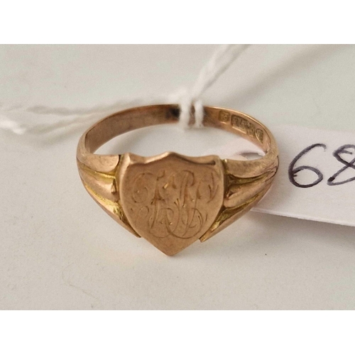 682 - A shield shaped signet ring 9ct size O 1.5 g