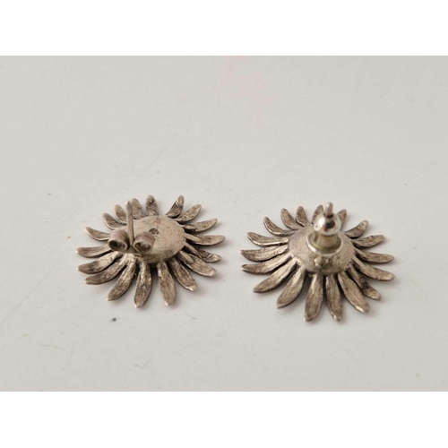 698 - A pair of silver daisy design earrings