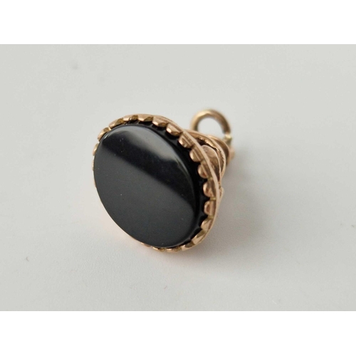 70 - An antique 9ct onyx seal 4.1g